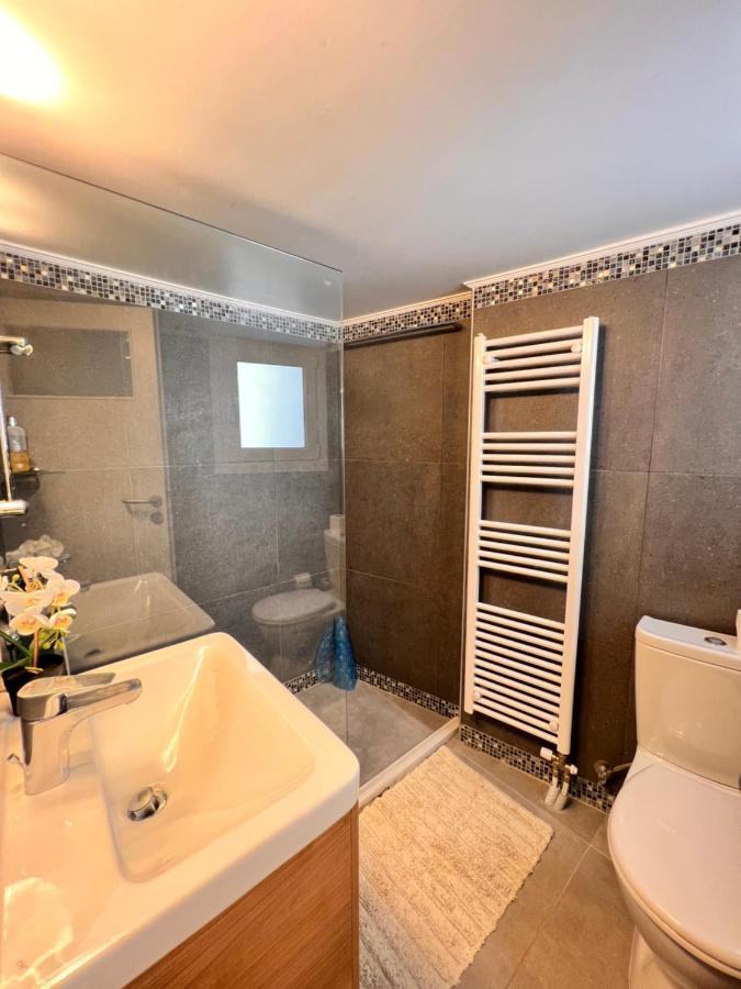 Quiet And Cozy Of New Psihiko No 6 Appartement